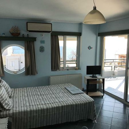 Tg Kalamata Beach Studio With Sea View Terrace Apartment Exterior foto