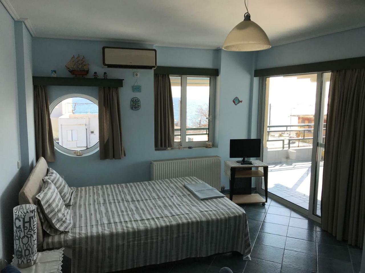 Tg Kalamata Beach Studio With Sea View Terrace Apartment Exterior foto